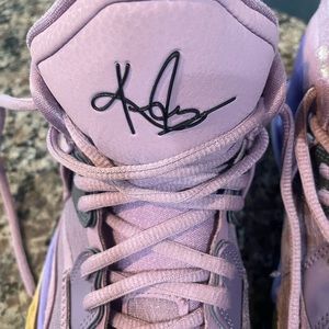 Boys basketball shoes